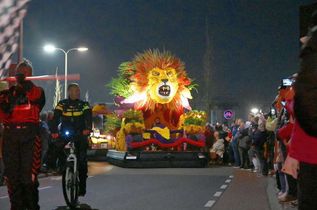 ../Images/Verlicht bloemencorso 2025 153.jpg